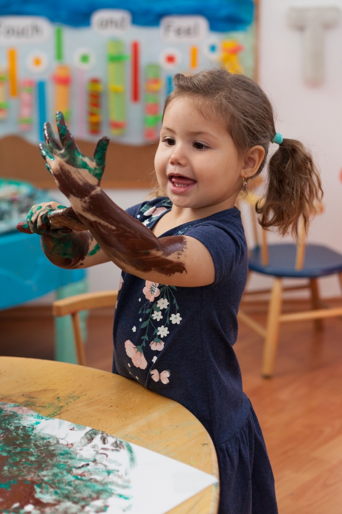 children painting